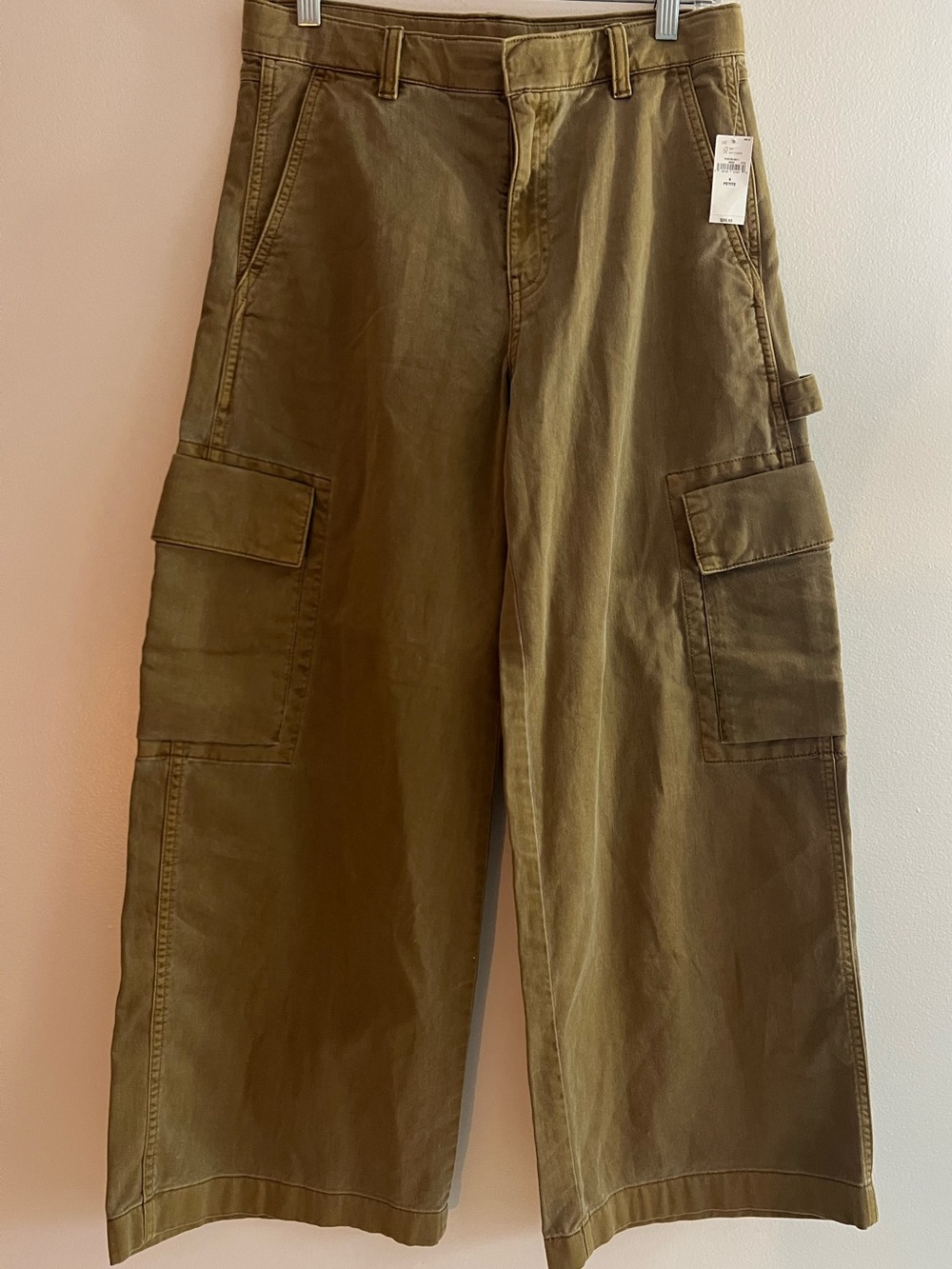 Gap womenās mid-rise baggy cargo pants wide leg